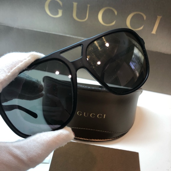 Gucci sunglass with case - Picture 3 of 8